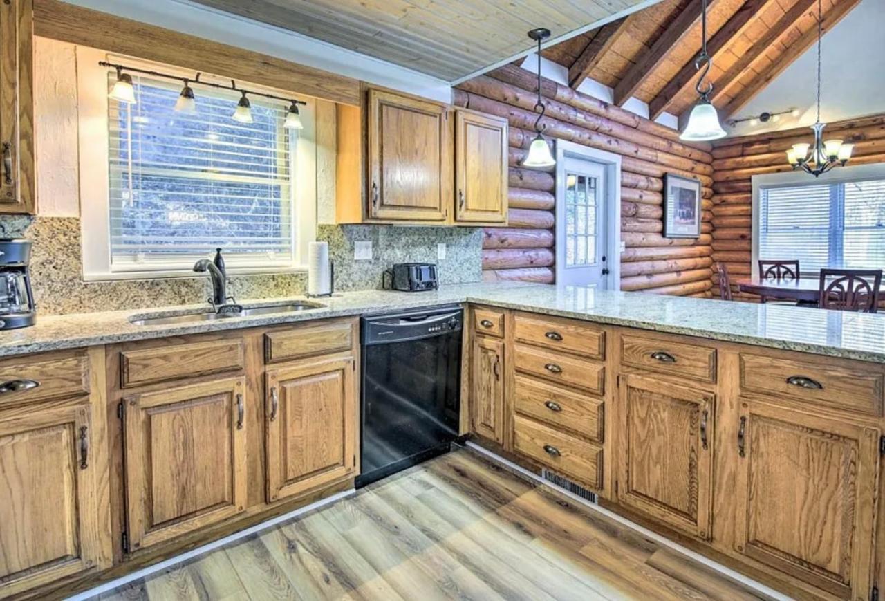 Вилла Smokey Mountain Hideaway Гатлинбург Экстерьер фото